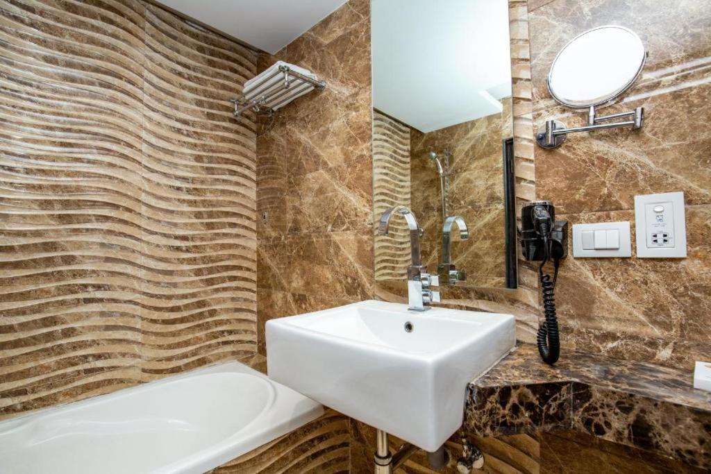 Hotel Tu Casa International Near Delhi Airport ニューデリー エクステリア 写真